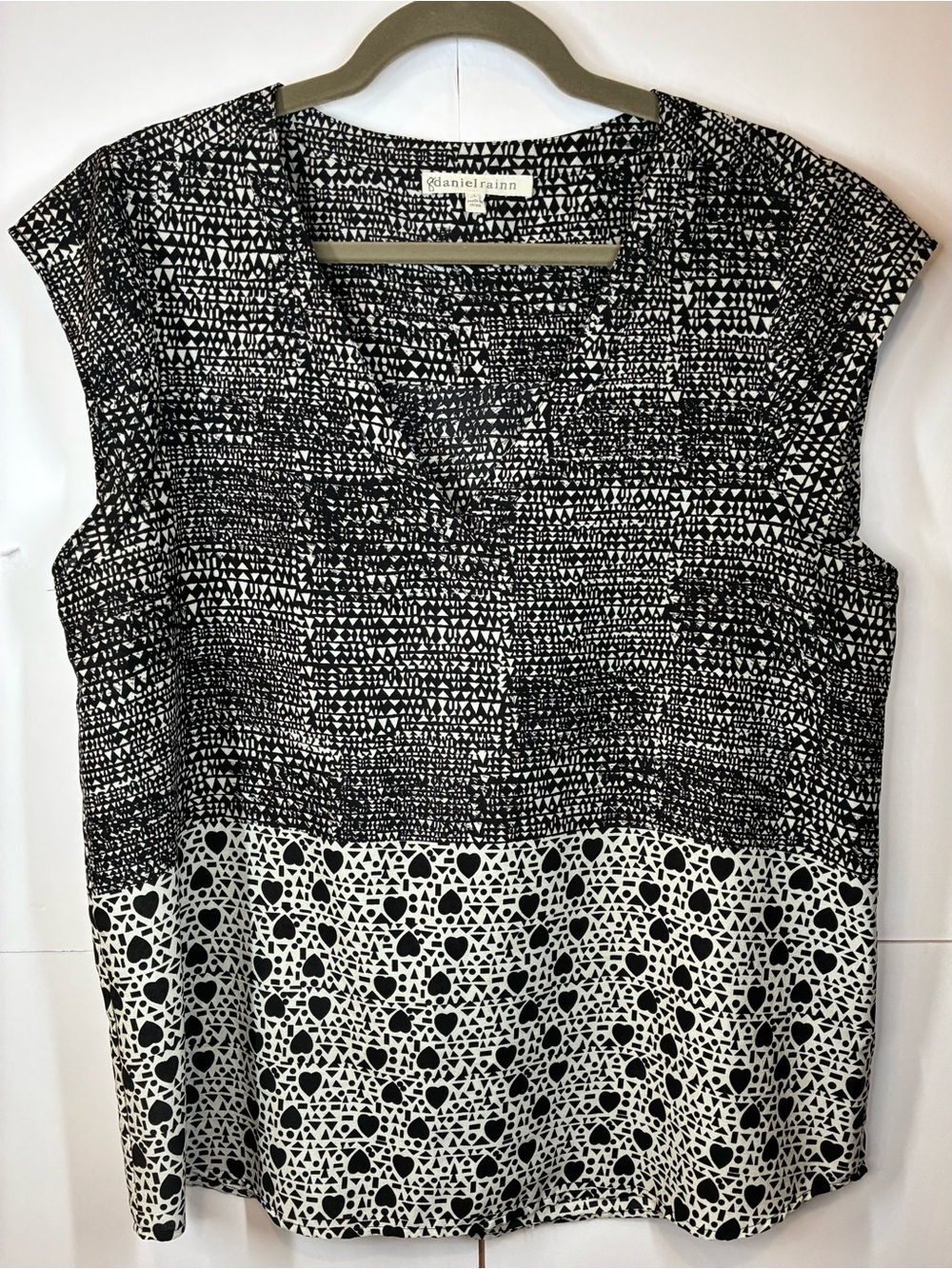 Daniel Rainn Black & White Geometric Print Sleeveless Blouse Size Large